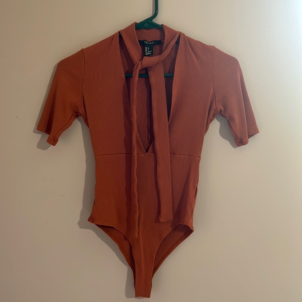Sale 5 for $20. Forever 21 ribbed body suit.